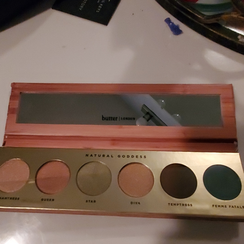 Makeup - Picture 2 of 2